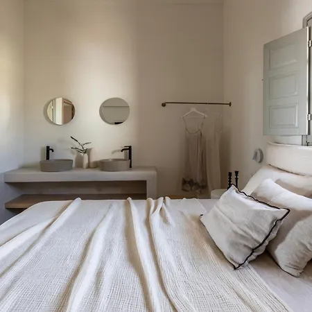 Lejlighedshotel Frescoes Luxury By Kb Hospitality Mesariá
